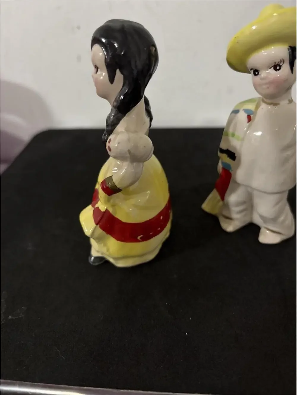 Vintage‎ Hand Painted Salt & Pepper Set. Perfect Condition.